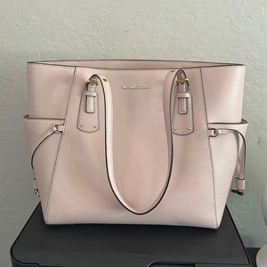 Micheal Kors light pink tote. Excellent condition